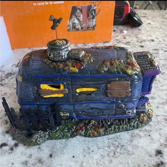 Department 56 Halloween Snow Village Retired Cackling Crow Caravan Dept 56 Lamp - Picture 3 of 12